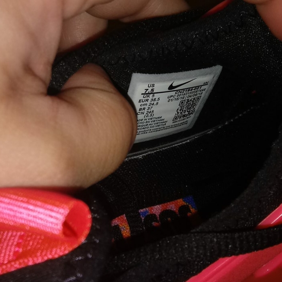 Nike - Picture 5 of 5